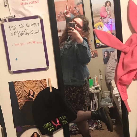 Meet your Posher, Madison - Picture 3 of 8